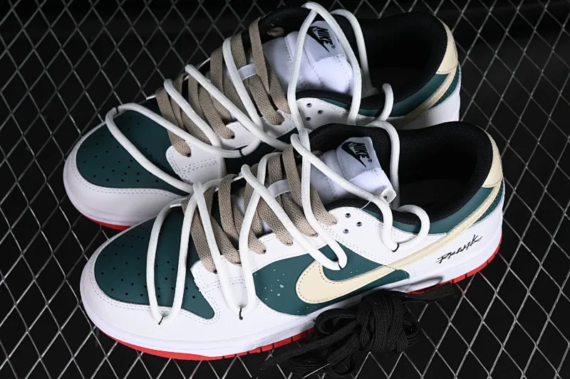 All Categories Nk SB Dunk Series Nk SB Dunk Low Low-top sneakers Nk Dunk Low Explore the limits Green, white and brown SB strappy low-top casual sneakers FD9762-061